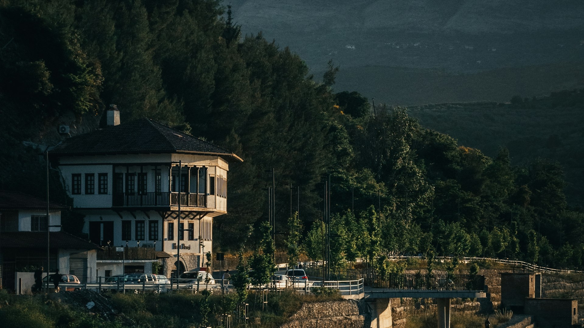 Gifting property to relatives in Bulgaria: when there is no tax, what it costs and which risks to know