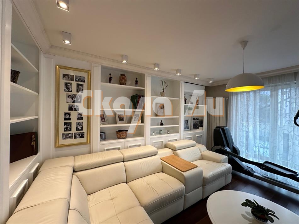 Luxury three-bedroom apartment on the iconic 'Veliko Tarnovo' street near the Doctor's Monument