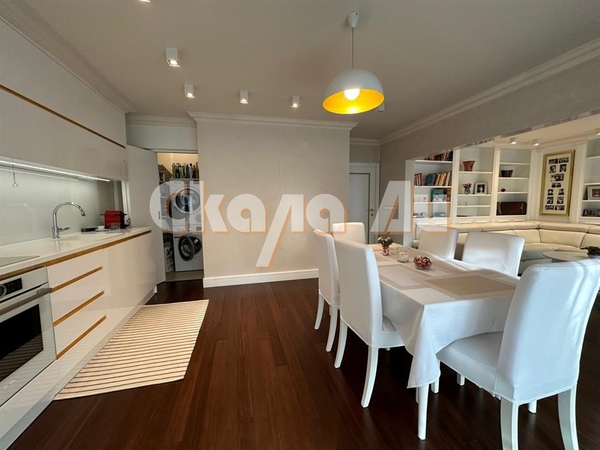 Luxury three-bedroom apartment on the iconic 'Veliko Tarnovo' street near the Doctor's Monument - 4