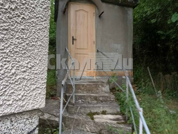 Триетажна вила сред красива природа и тишина, близо до Годеч. - 5