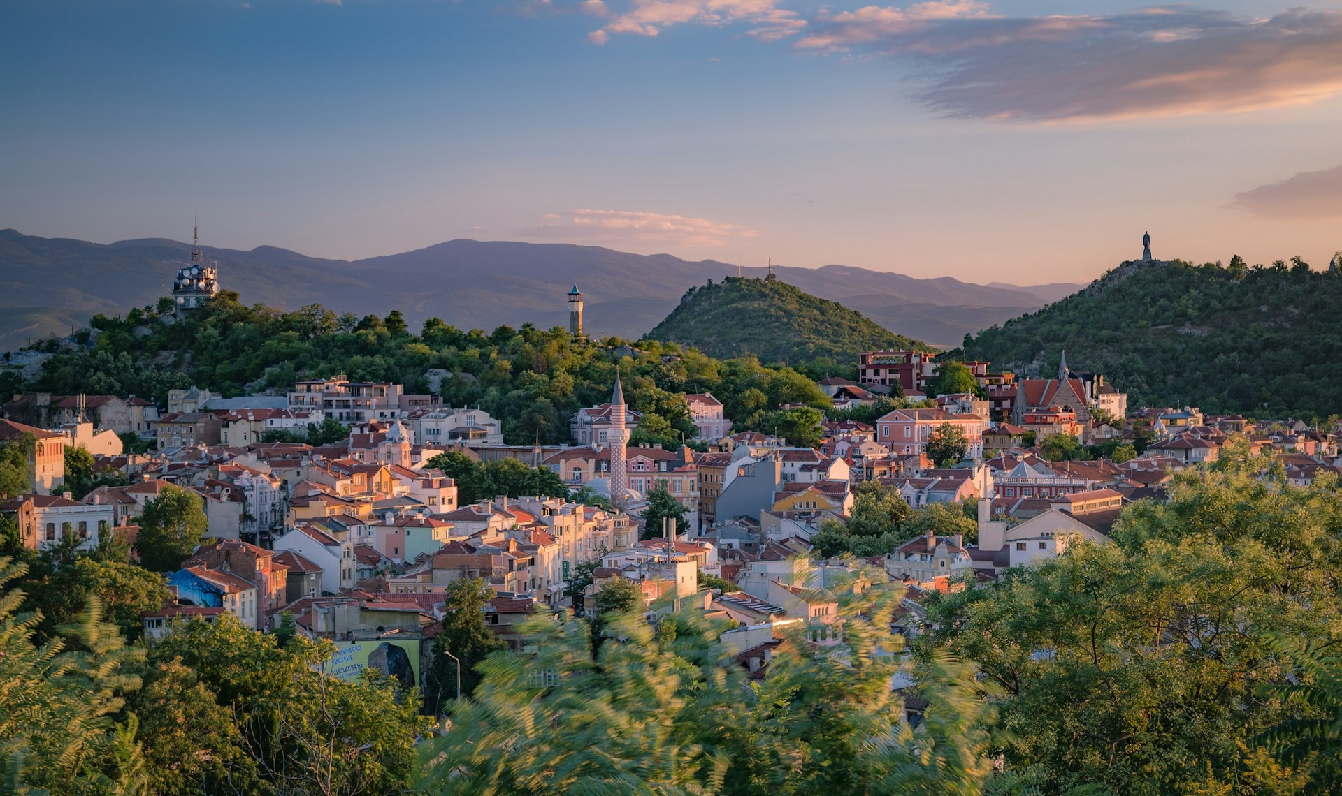 Над 10 000 евро за преместване в малко населено място: какво предвижда вторият компонент на „Избирам България“
