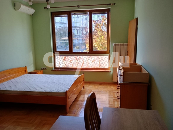 Spacious and Sunny Three-Bedroom Apartment Near Monument of Lukan Levski - 2
