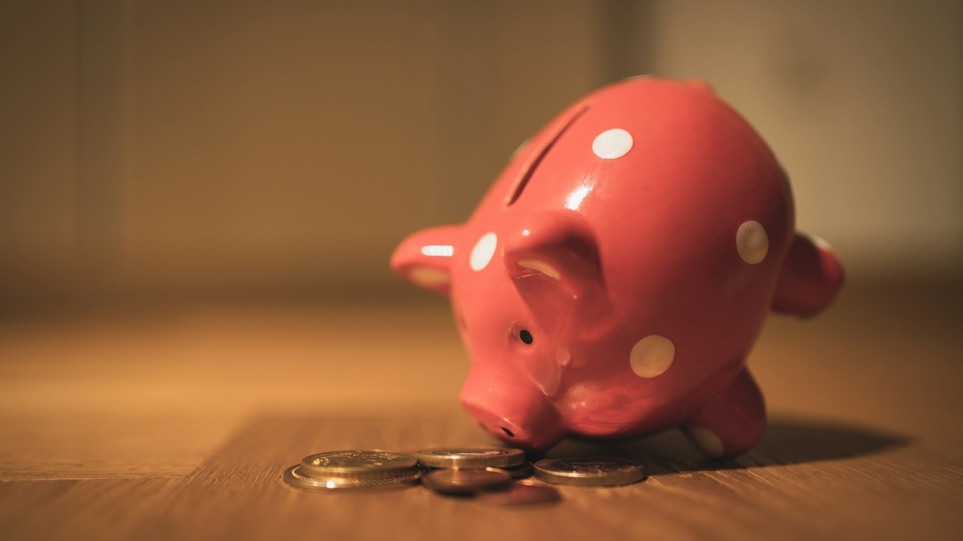 Paying off a Bulgarian mortgage early: partial or full, a shorter term or a lower instalment, and what the law says about fees