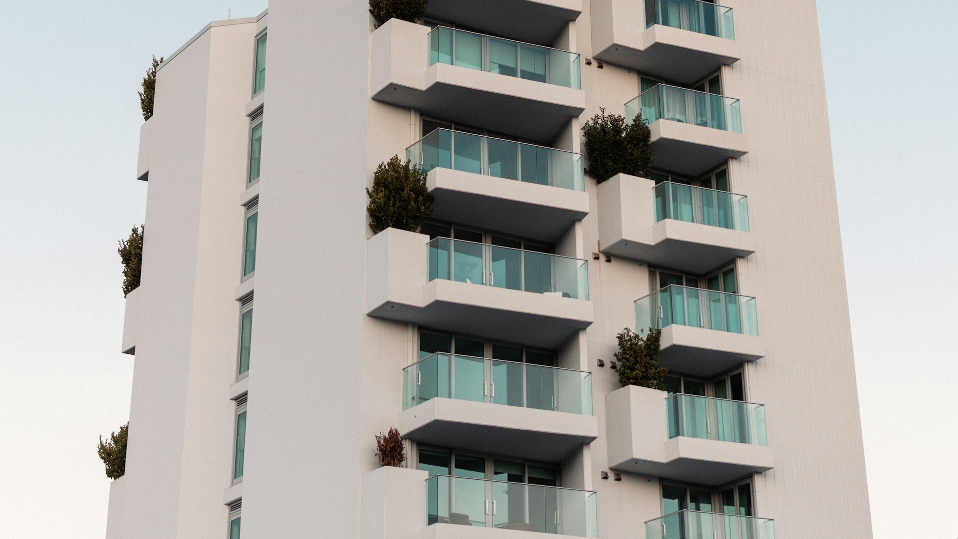 Buying a flat to let in Bulgaria: in your own name or through a company? Tax on the rent, the loan and the sale