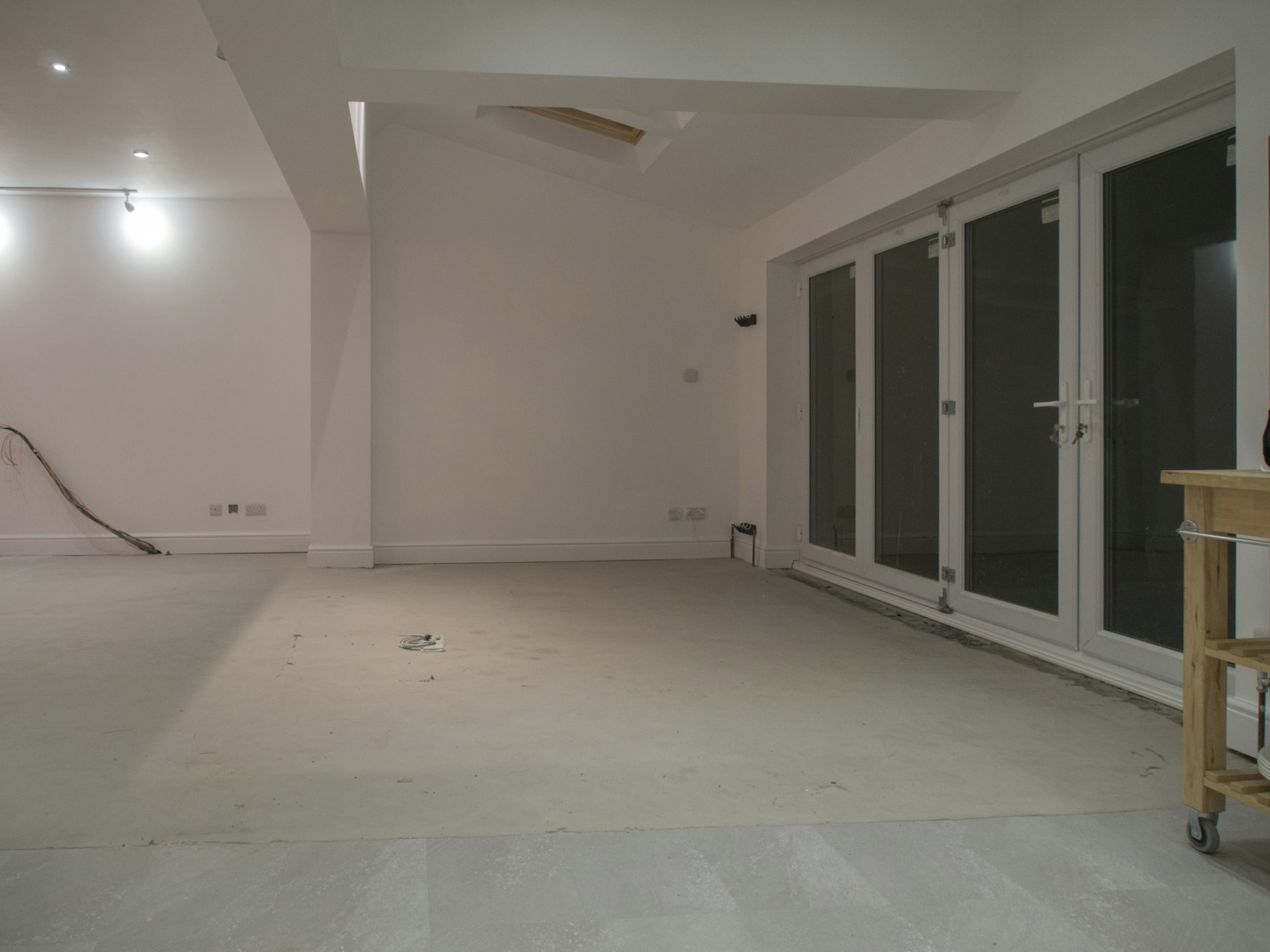 Buying a shell apartment in Bulgaria: what the second budget costs before you can move in