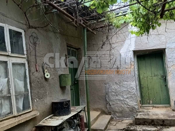 Триетажна вила сред красива природа и тишина, близо до Годеч. - 4