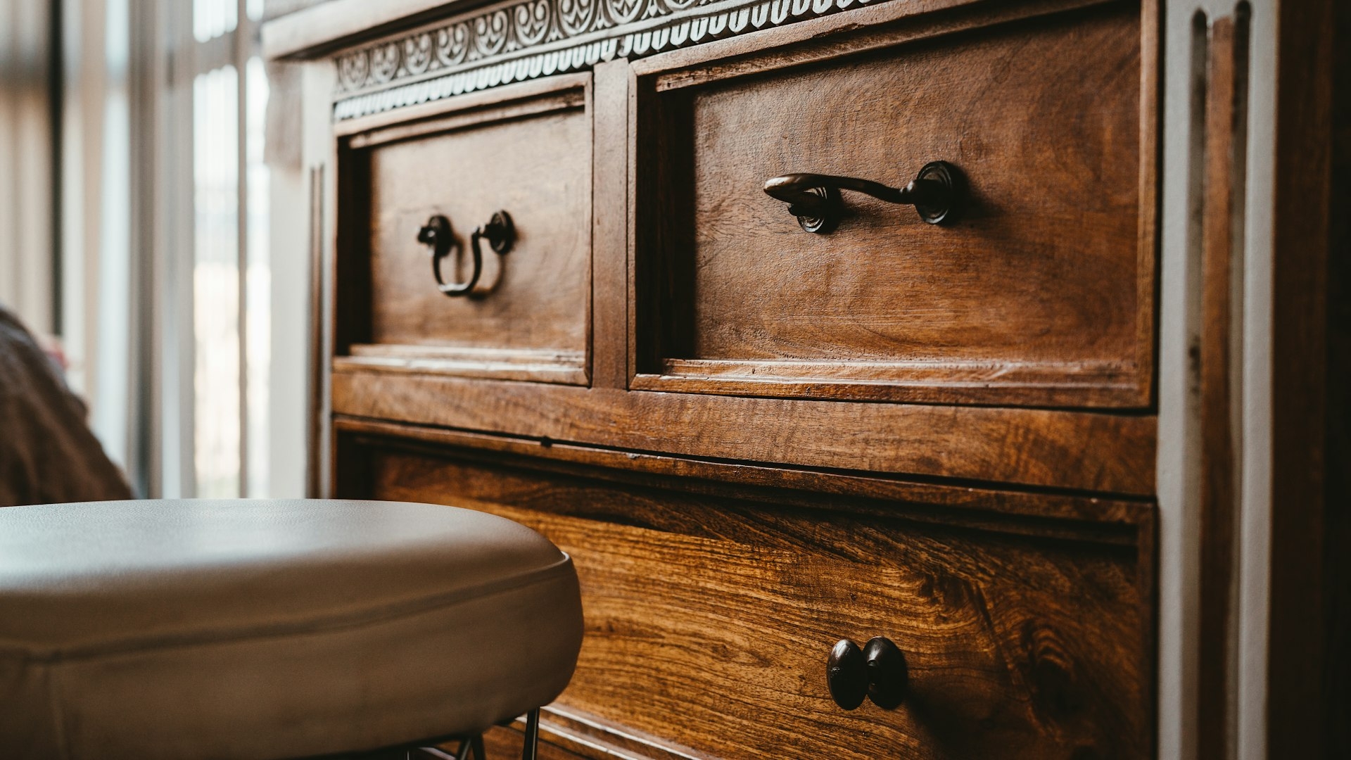 Second-hand and restored furniture: where to find it, what is worth buying, how to check it, and what to do with what the seller leaves behind