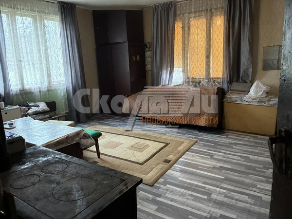 Предлагаме Ви къща на два етажа с двор 590кв.м. в живописното село Душанци, в близост до гр. Пирдоп. - 4