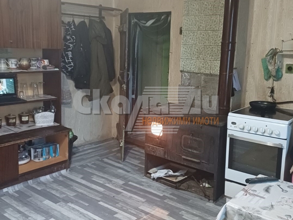 Предлагаме Ви къща на два етажа с двор 590кв.м. в живописното село Душанци, в близост до гр. Пирдоп. - 2